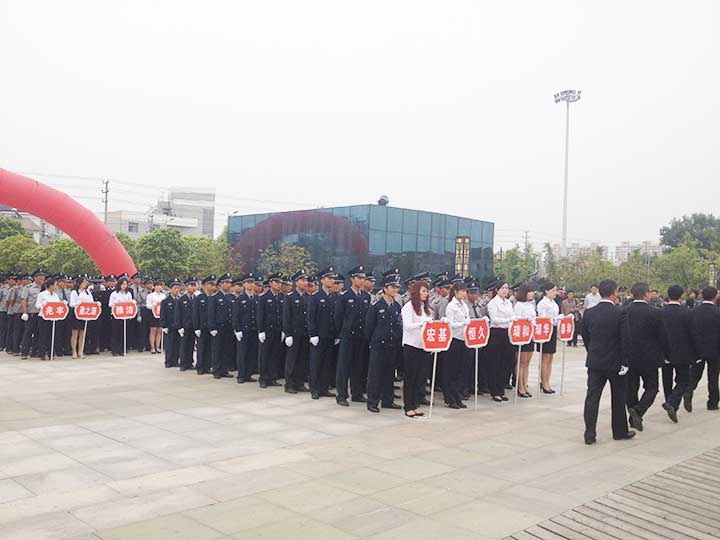 我公司組織參加2013年“華昇·沁園” 杯物業(yè)服務(wù)技能競賽第二名